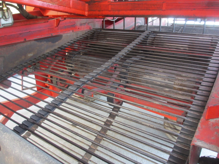 3636 Dewulf RDT superia 2 row potato harvester with bunker