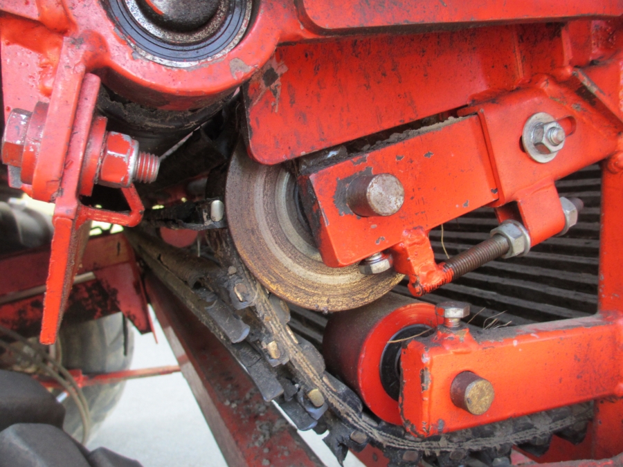 3636 Dewulf RDT superia 2 row potato harvester with bunker