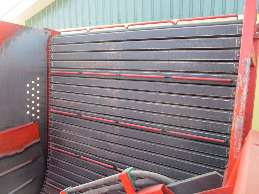 3636 Dewulf RDT superia 2 row potato harvester with bunker
