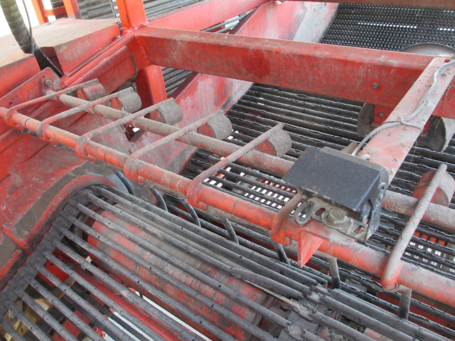 3636 Dewulf RDT superia 2 row potato harvester with bunker