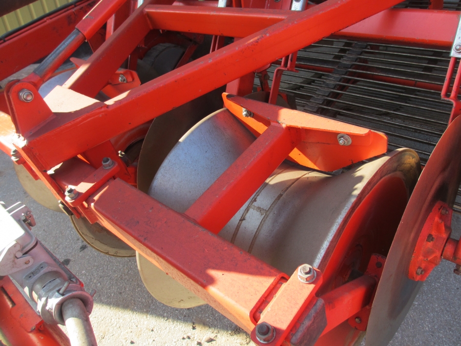 3636 Dewulf RDT superia 2 row potato harvester with bunker