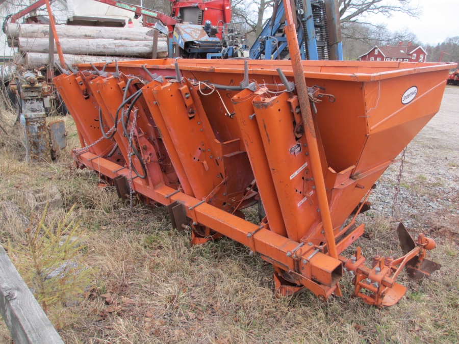 3654 Underhaug 4 row potato planter