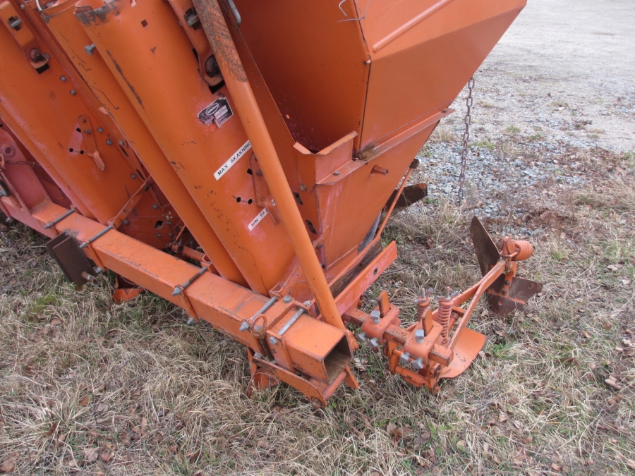 3654 Underhaug 4 row potato planter