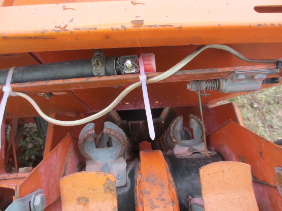 3654 Underhaug 4 row potato planter
