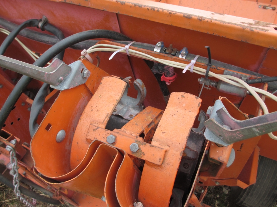 3654 Underhaug 4 row potato planter