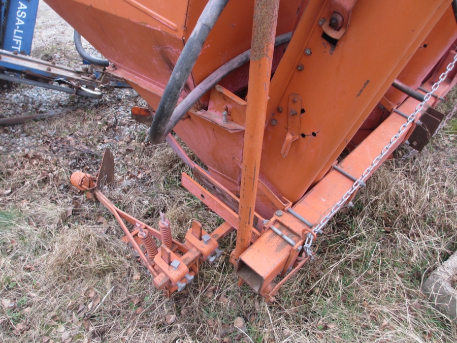 3654 Underhaug 4 row potato planter