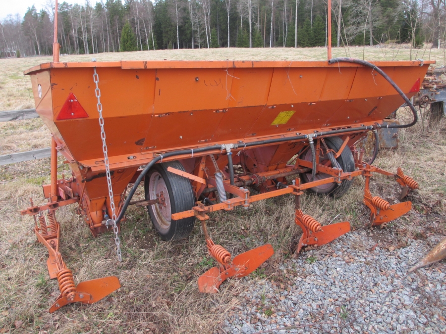 3654 Underhaug 4 row potato planter