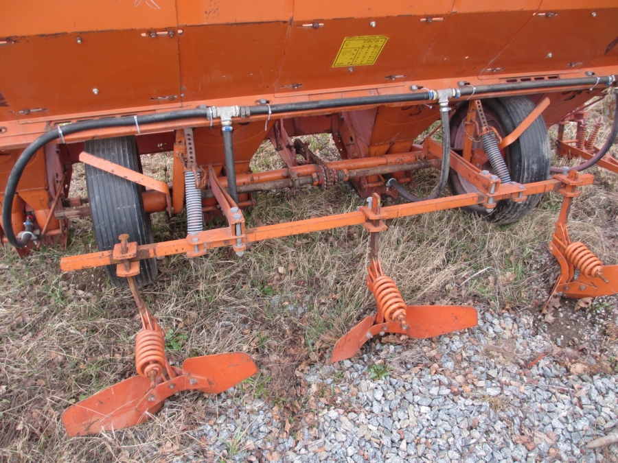 3654 Underhaug 4 row potato planter