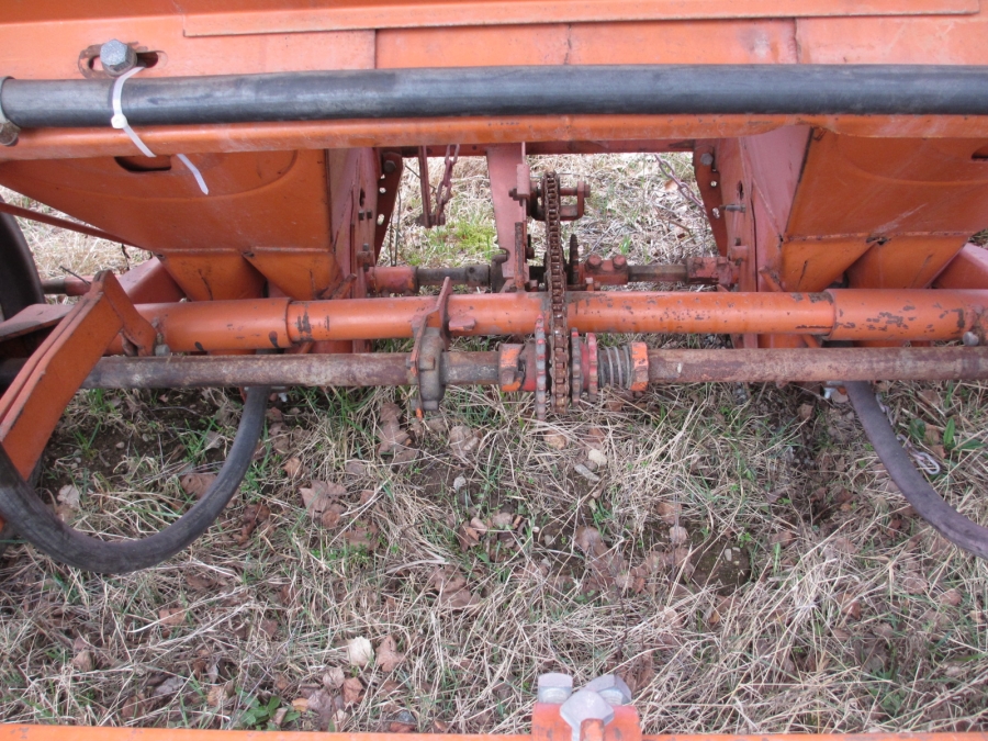 3654 Underhaug 4 row potato planter
