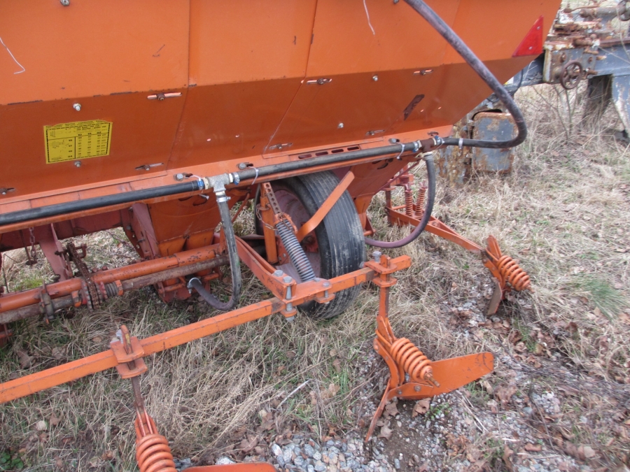 3654 Underhaug 4 row potato planter