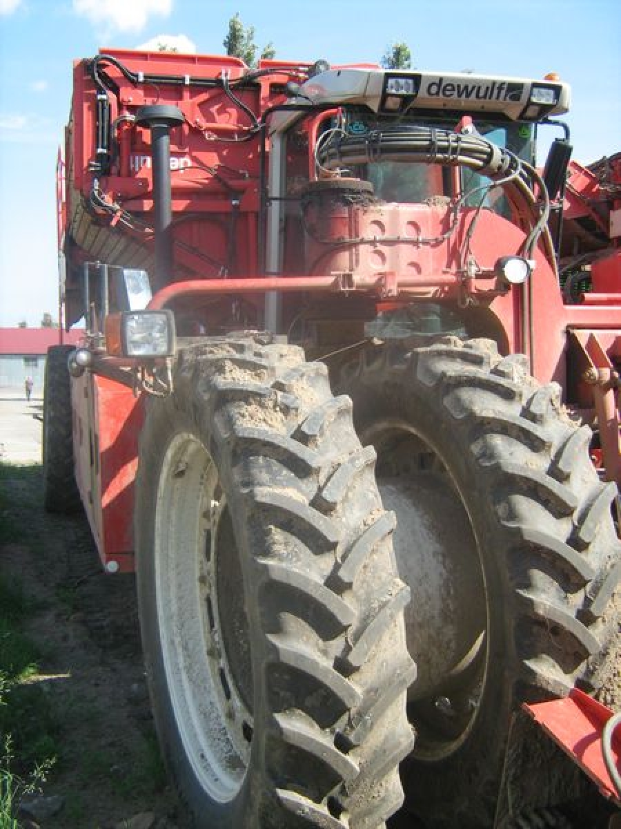 3671 Dewulf RA3060 selfpropelled potato harvester