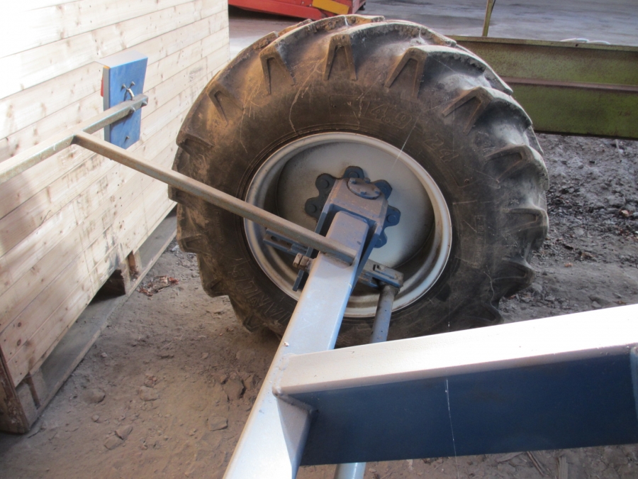 3713 Asa-Lift onion windrower