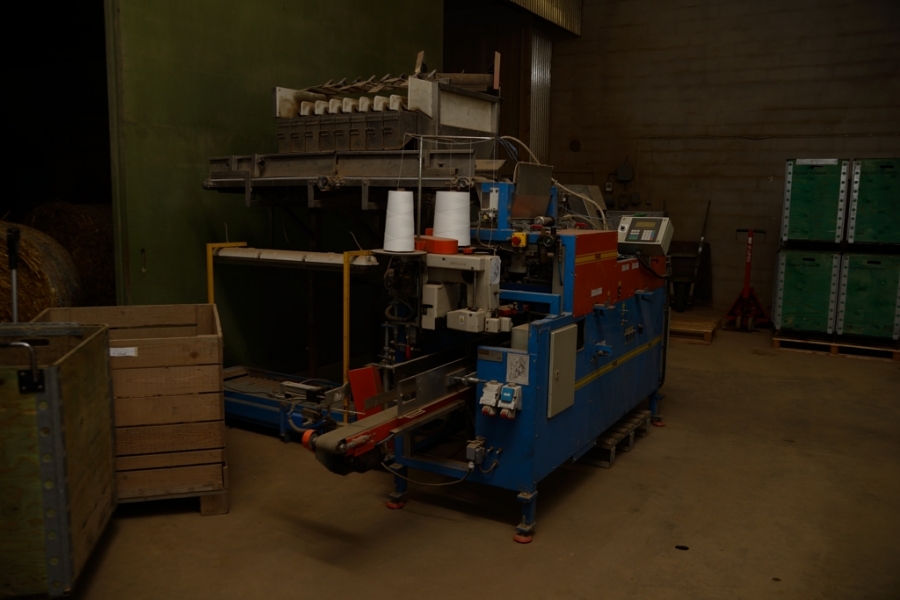 3734 EMVE BE5000 paper bagger with Newtec 2000 weigher