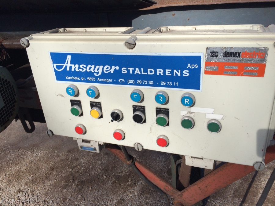 3735 Ansager space finder / elevator