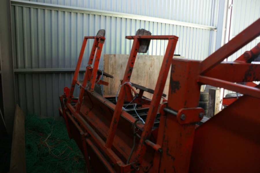 3744 Amac potato harvester / onion loader