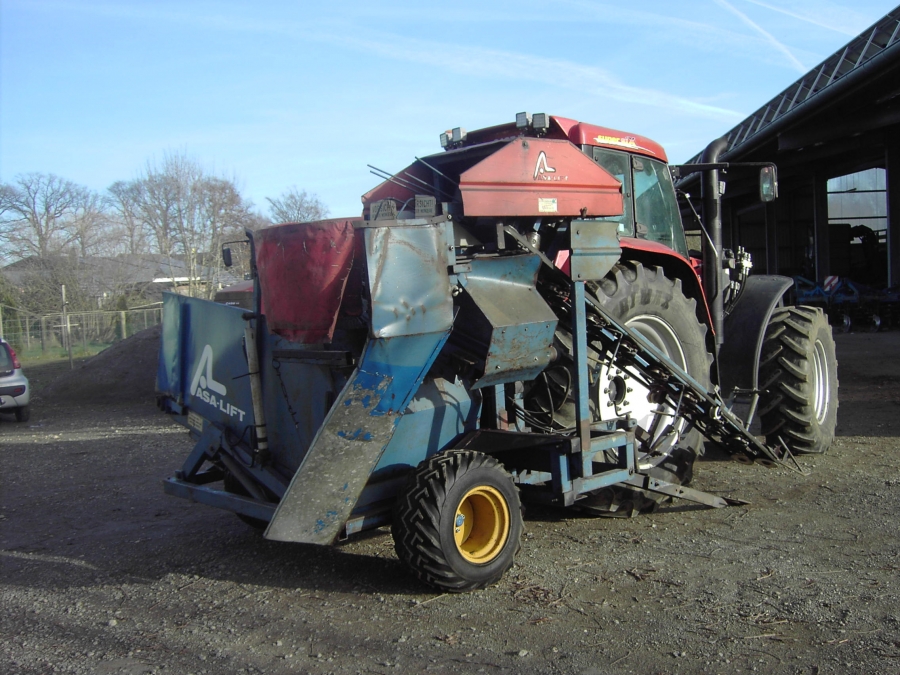 3766 Asa-Lift T-10B Möhrenroder mit bunker Dreipunkt