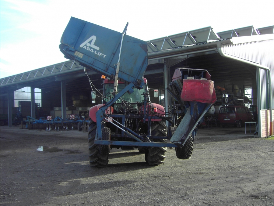 3766 Asa-Lift T-10B Möhrenroder mit bunker Dreipunkt