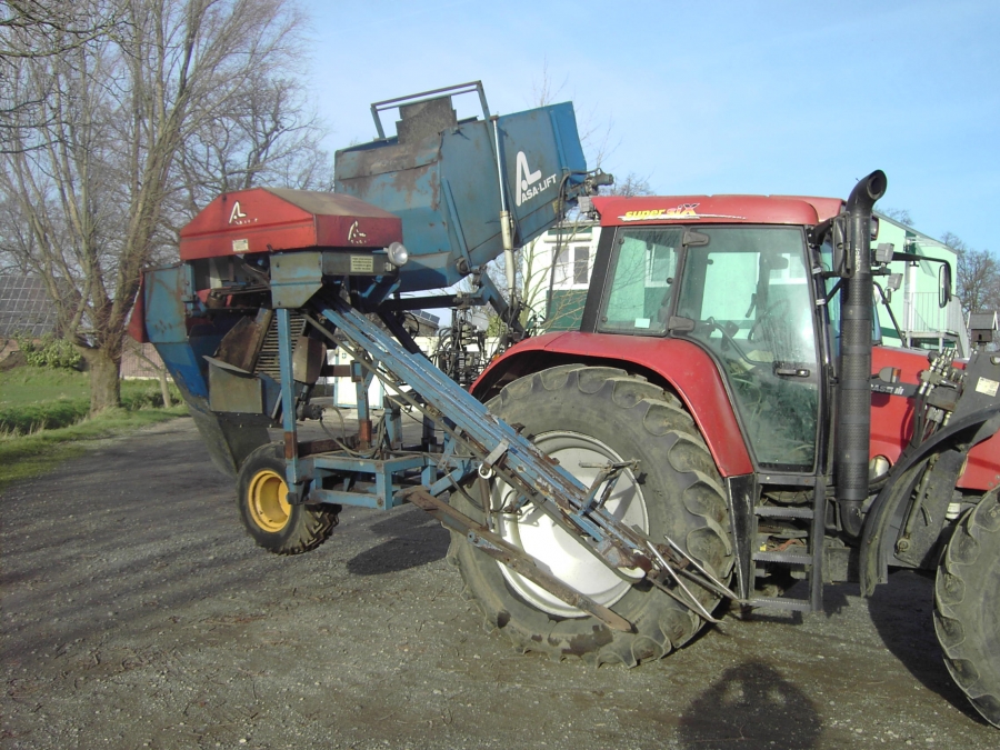 3766 Asa-Lift T-10B Möhrenroder mit bunker Dreipunkt