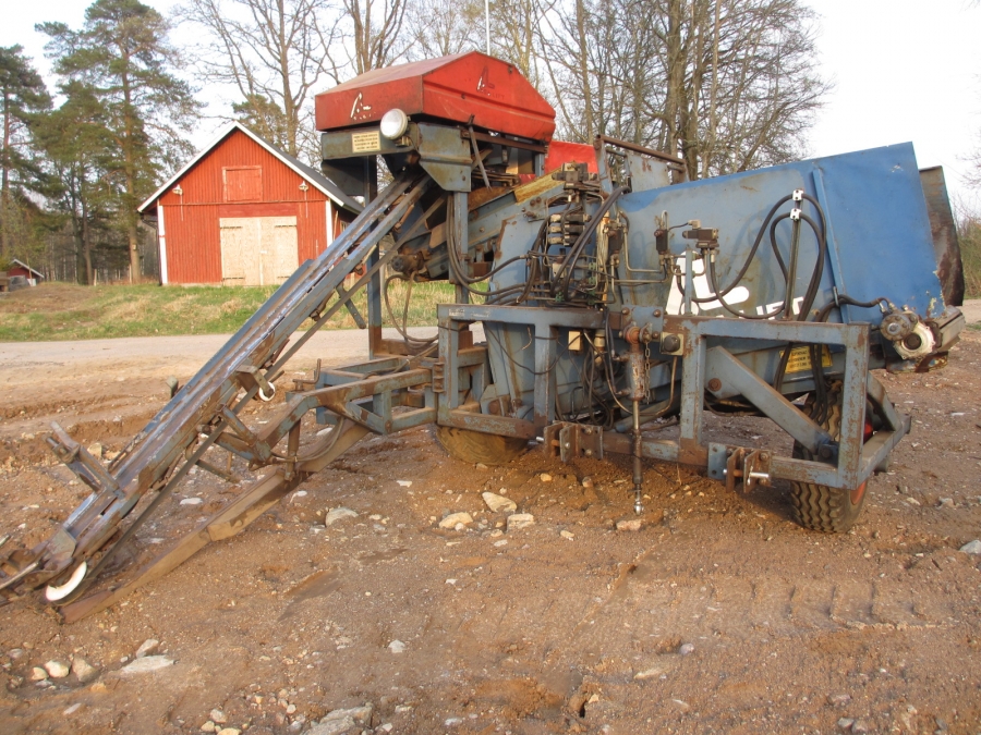 3766 Asa-Lift T-10B Möhrenroder mit bunker Dreipunkt
