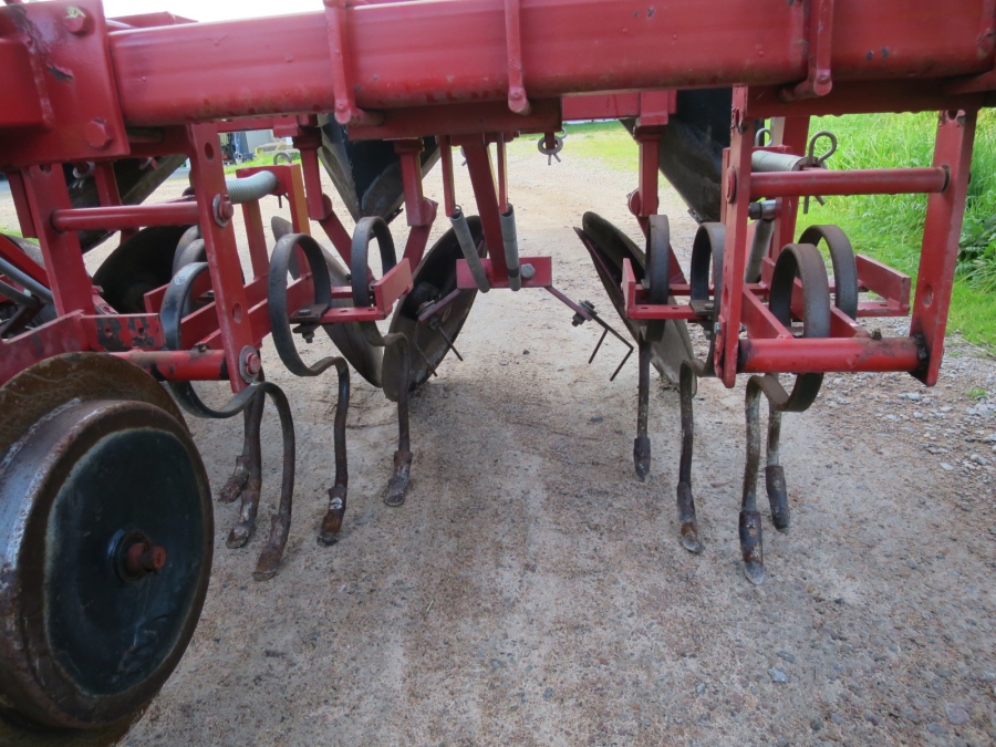 3778 Amac disc ridger 4 row