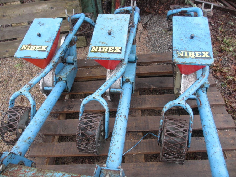 3798 Nibex 300 seeding machine 3 row
