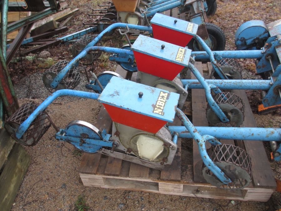 3798 Nibex 300 seeding machine 3 row