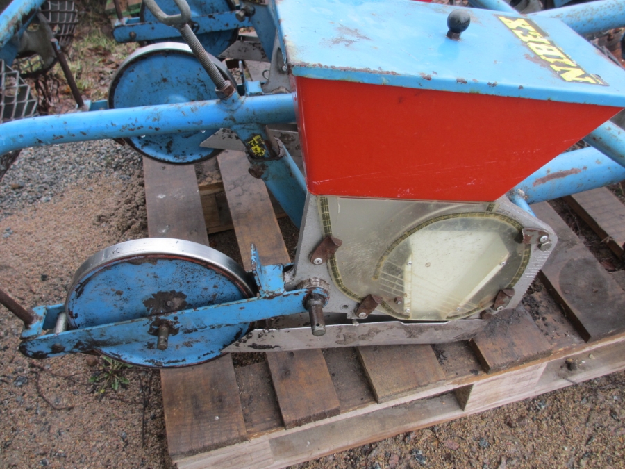 3798 Nibex 300 seeding machine 3 row