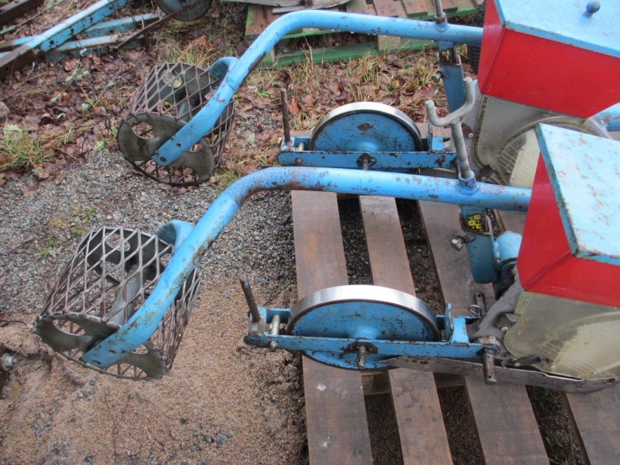 3798 Nibex 300 seeding machine 3 row