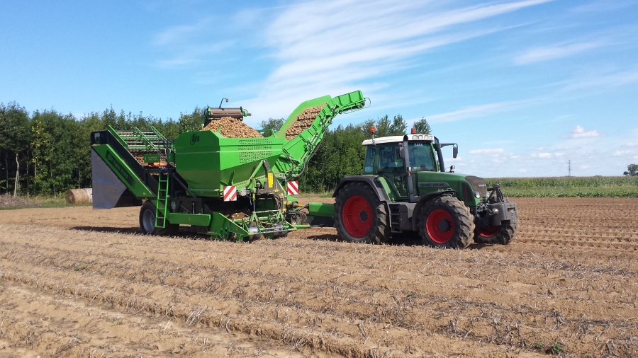 3801 AVR spirit 8200 2 row potato harvester