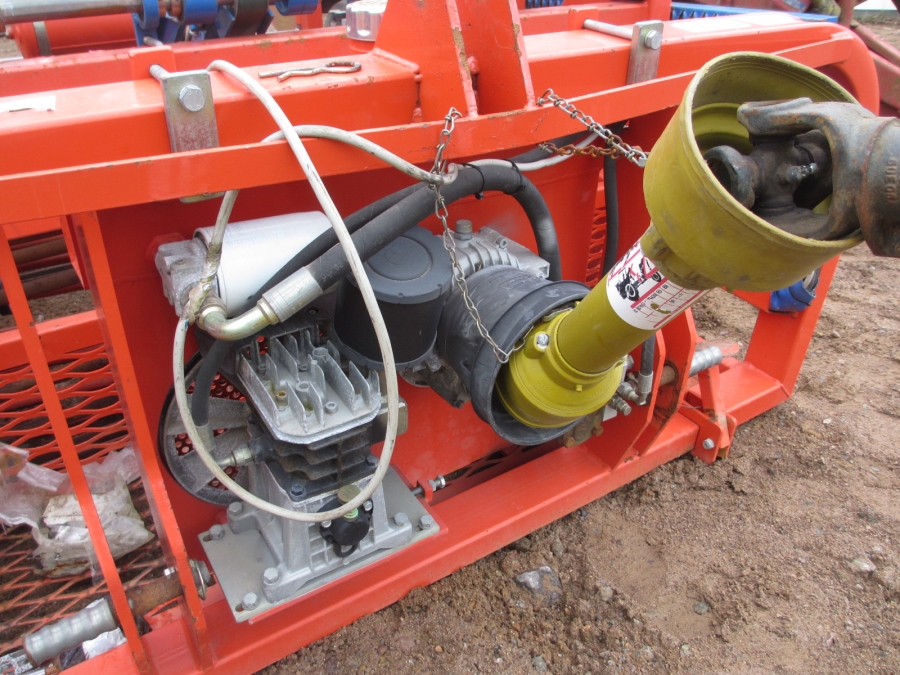 3825 Ferrari Pflanzmaschine 3 Reihe Pneumatisch