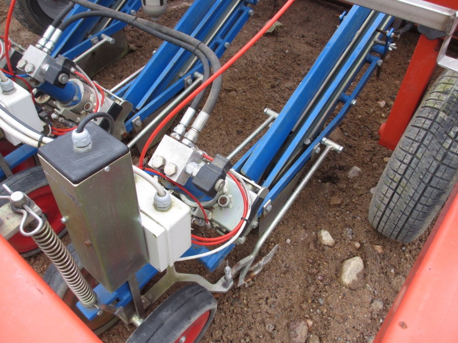 3825 Ferrari Pflanzmaschine 3 Reihe Pneumatisch