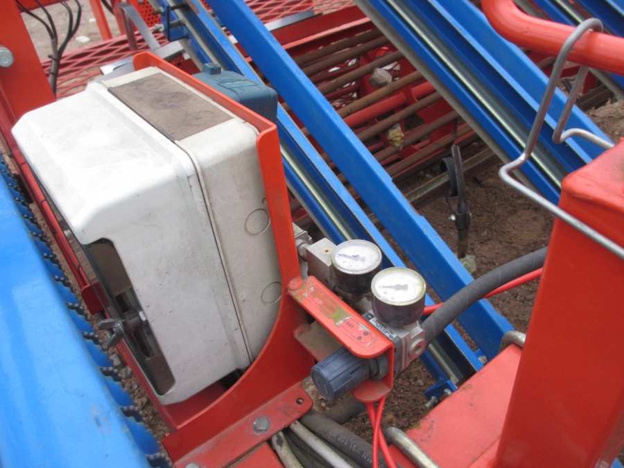 3825 Ferrari Pflanzmaschine 3 Reihe Pneumatisch