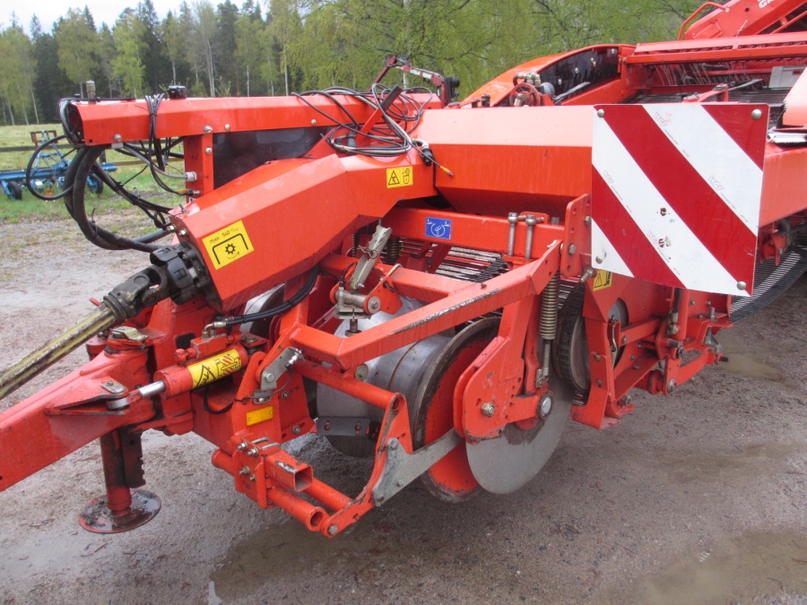 3836 Grimme GZ1700 potato harvester with elevator