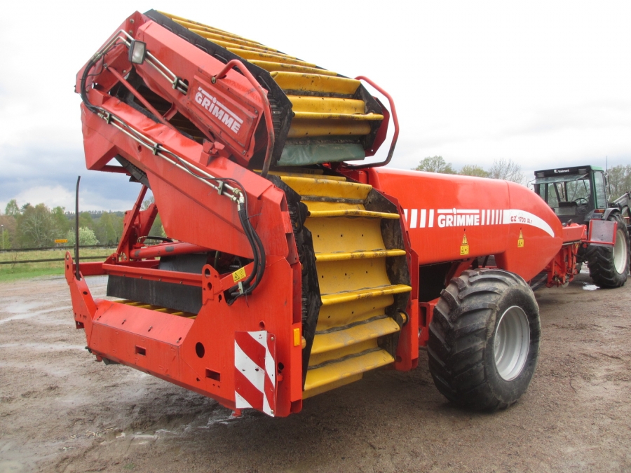 3836 Grimme GZ1700 potato harvester with elevator