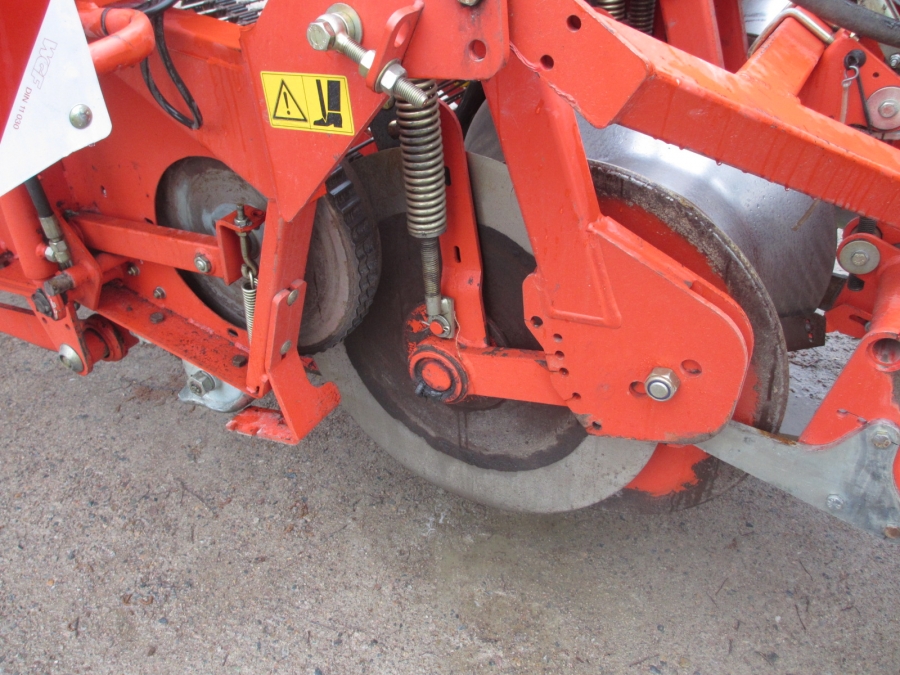 3836 Grimme GZ1700 potato harvester with elevator