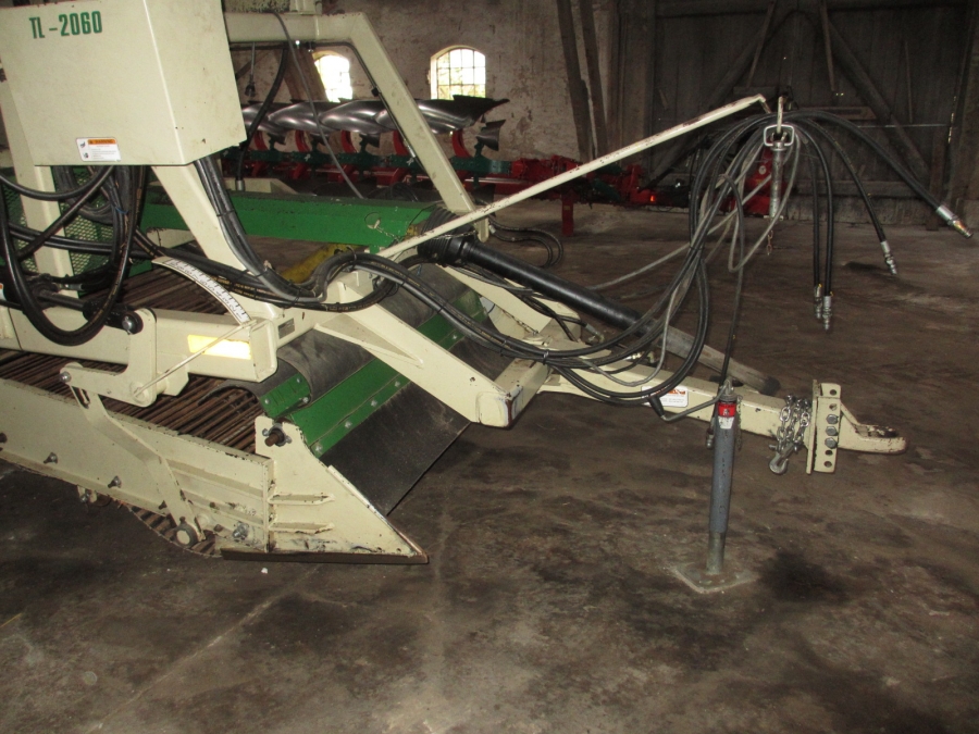 3840 Top air onion harvester