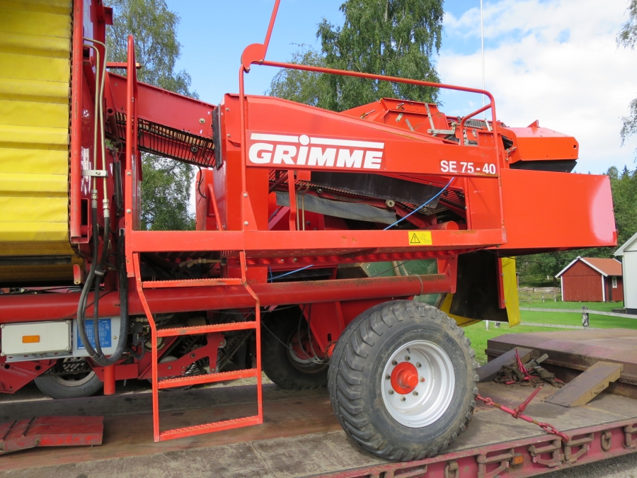 3874 Grimme SE75-40 potato harvester
