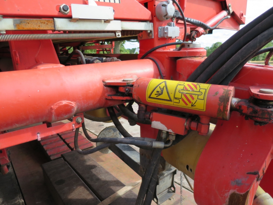 3874 Grimme SE75-40 potato harvester