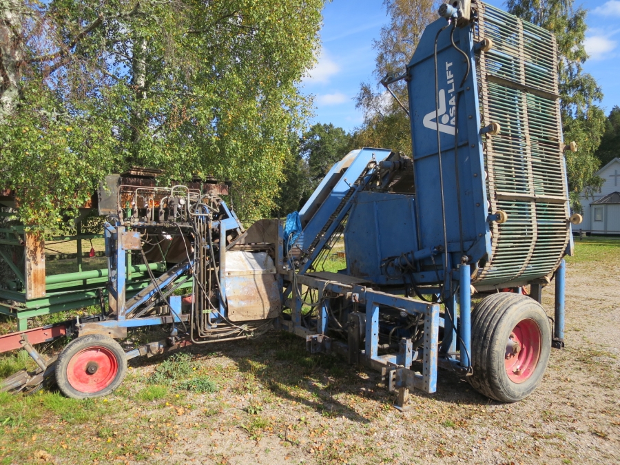 3881 Asa-Lift carrot harvester 1 row mounted bunker T-18