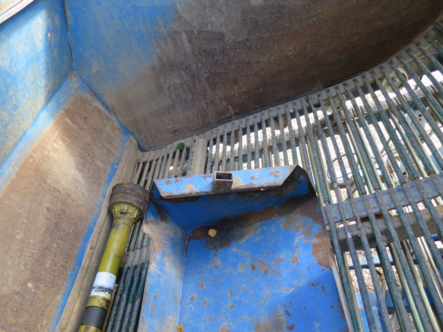 3881 Asa-Lift carrot harvester 1 row mounted bunker T-18