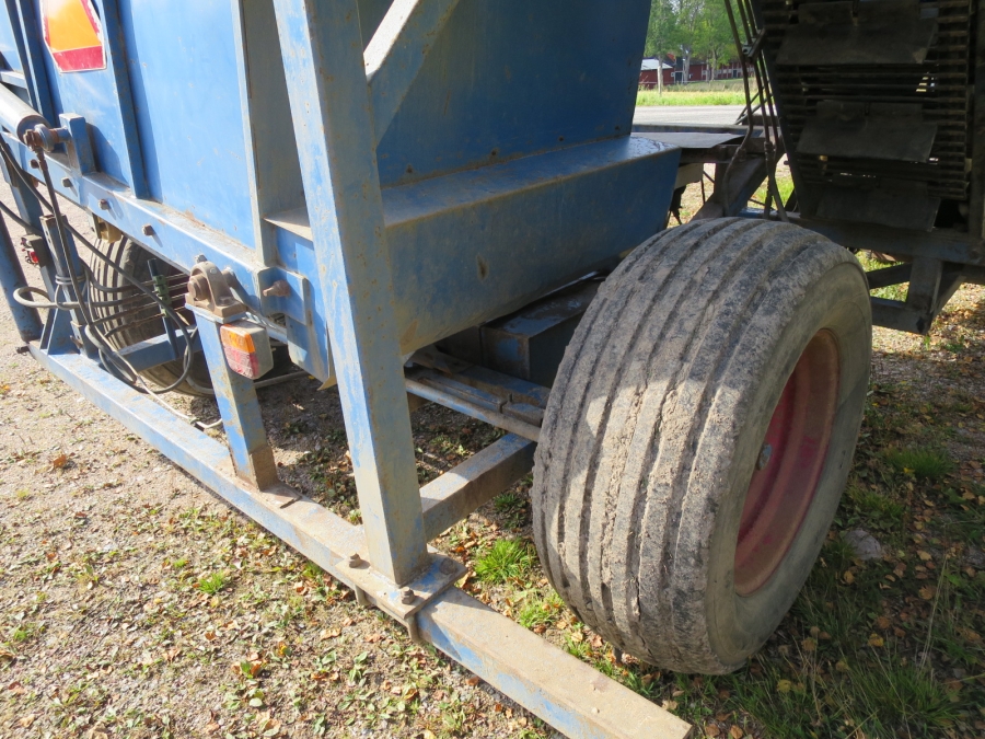 3881 Asa-Lift carrot harvester 1 row mounted bunker T-18
