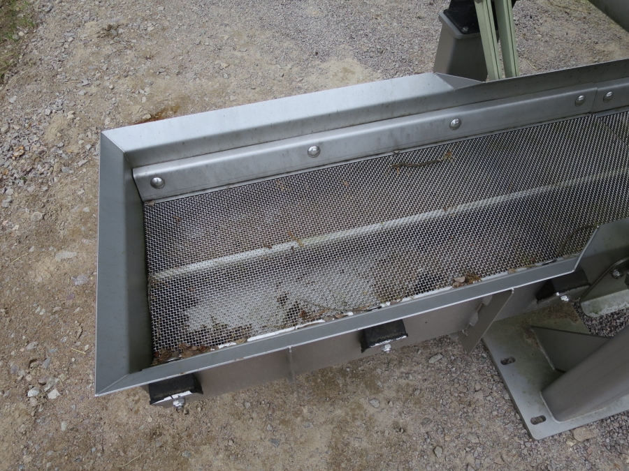 3938 Rosenqvists vibratory cross feeder