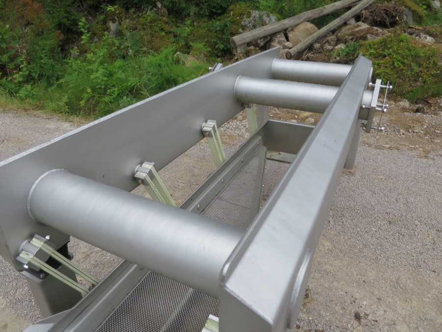 3938 Rosenqvists vibratory cross feeder