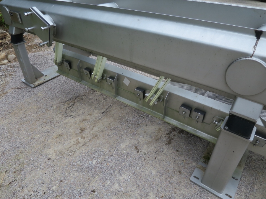 3938 Rosenqvists vibratory cross feeder