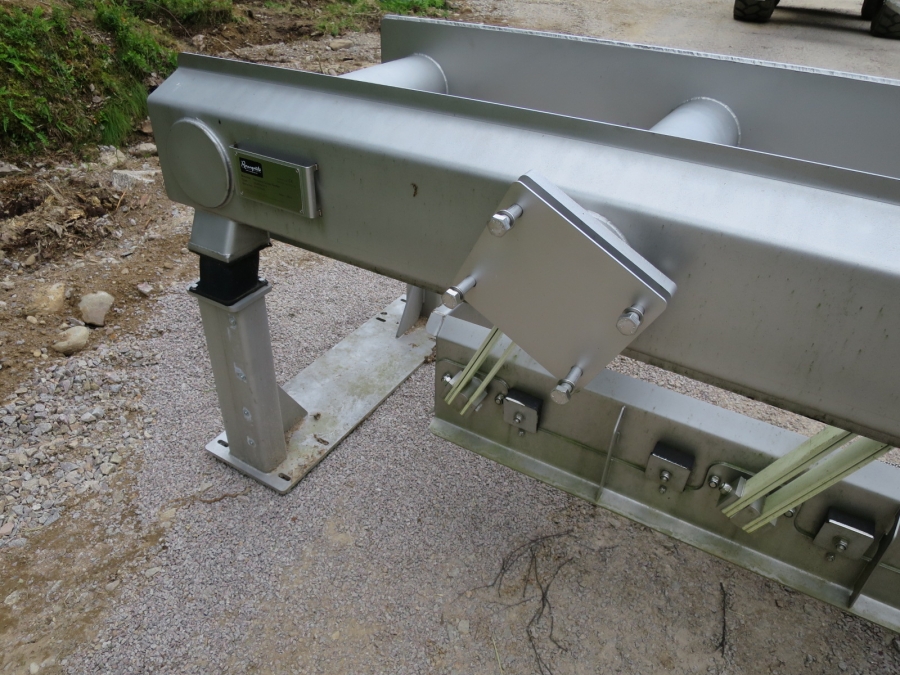3938 Rosenqvists vibratory cross feeder