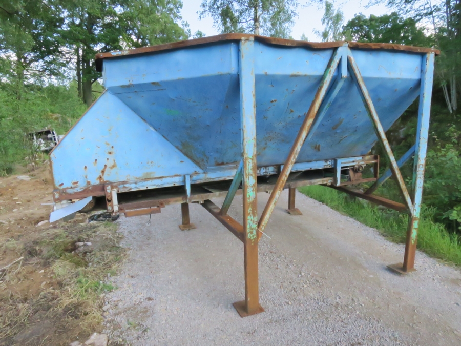 3943 EMVE storage bin. 