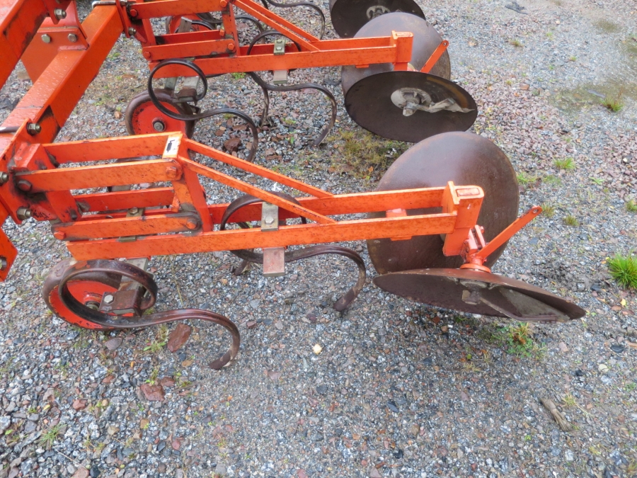 3964 Checchi & Magli disc ridger 4 row