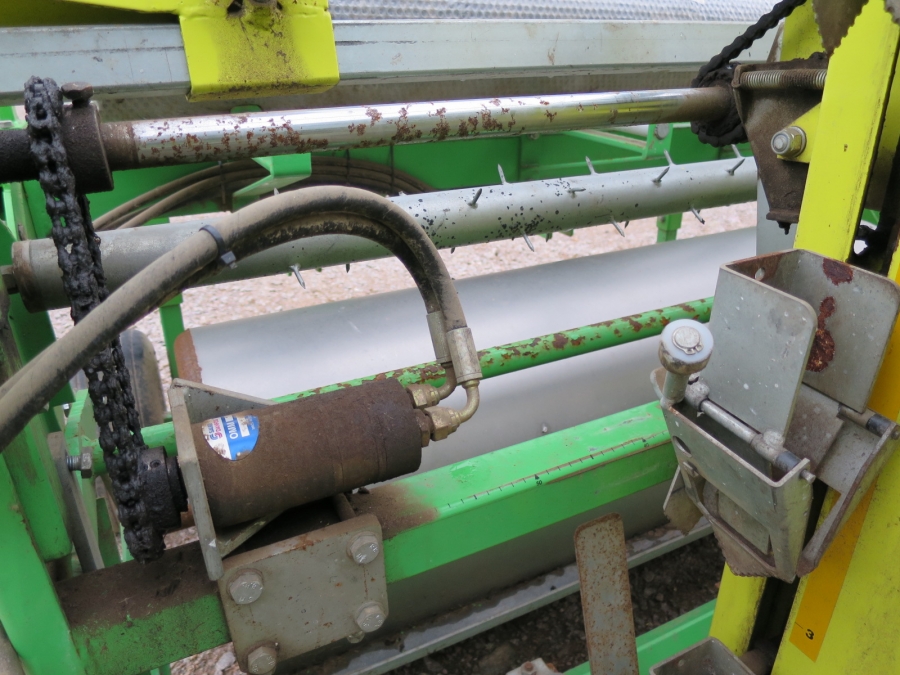 3974 Hortus transplanter 3 row
