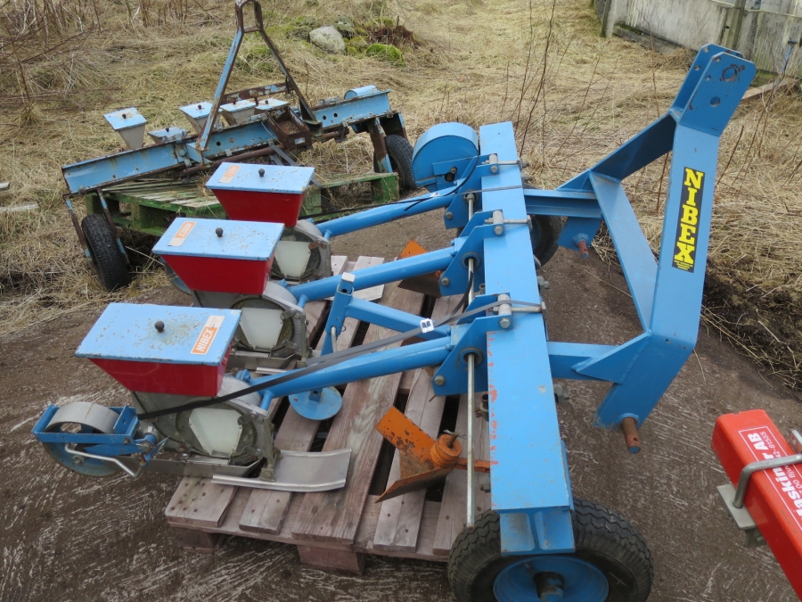 3999 Nibex seedíng machine 300 3 Row neustand