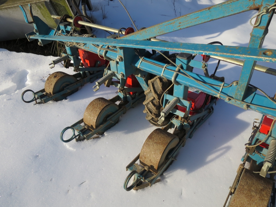 4021 Stanhay precision seeder 9 row S870
